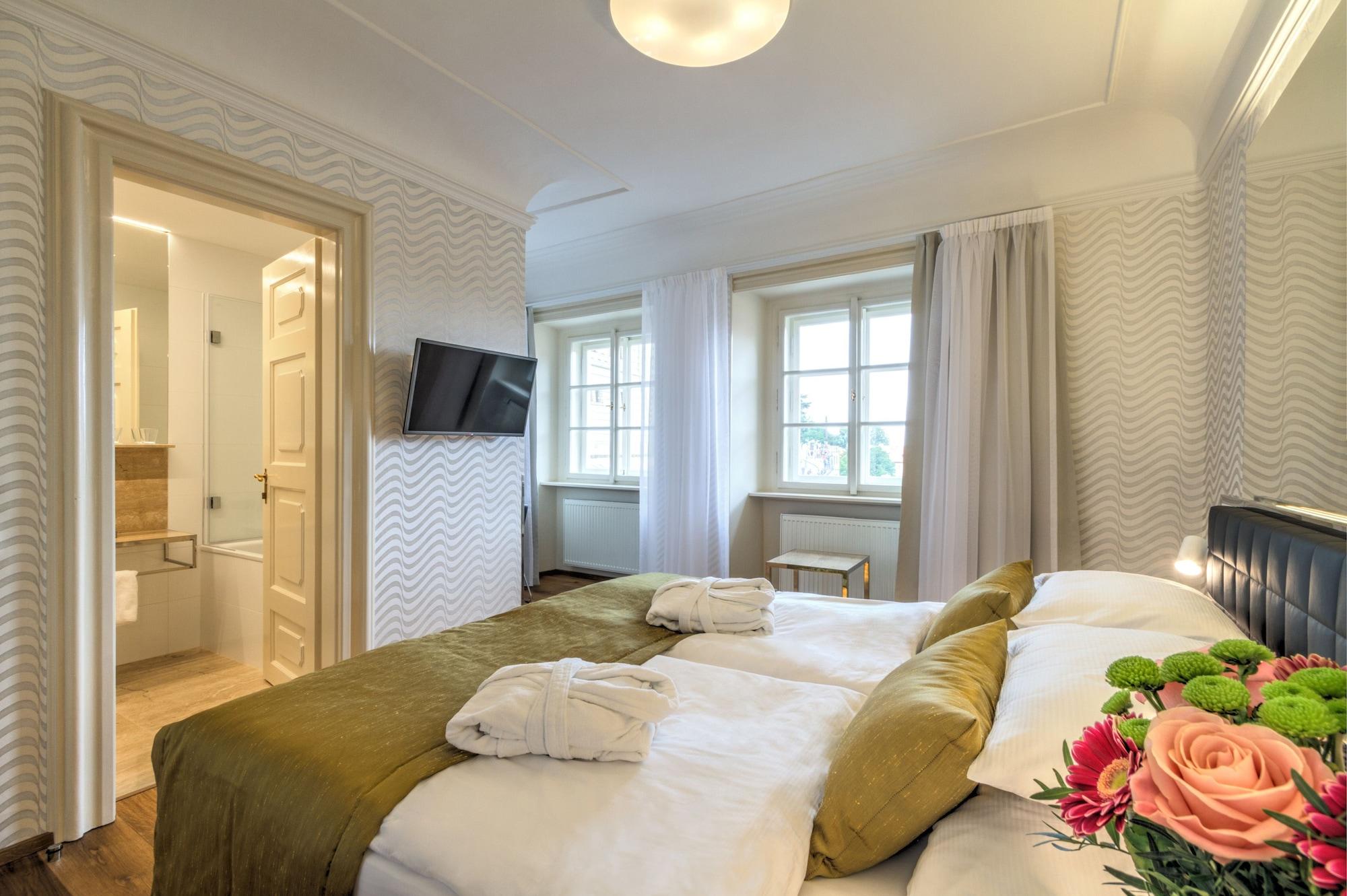 Golden Star Hotel 4*